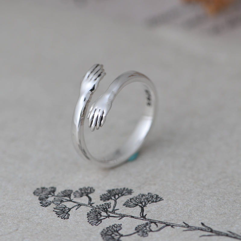 Hug Shaped ring