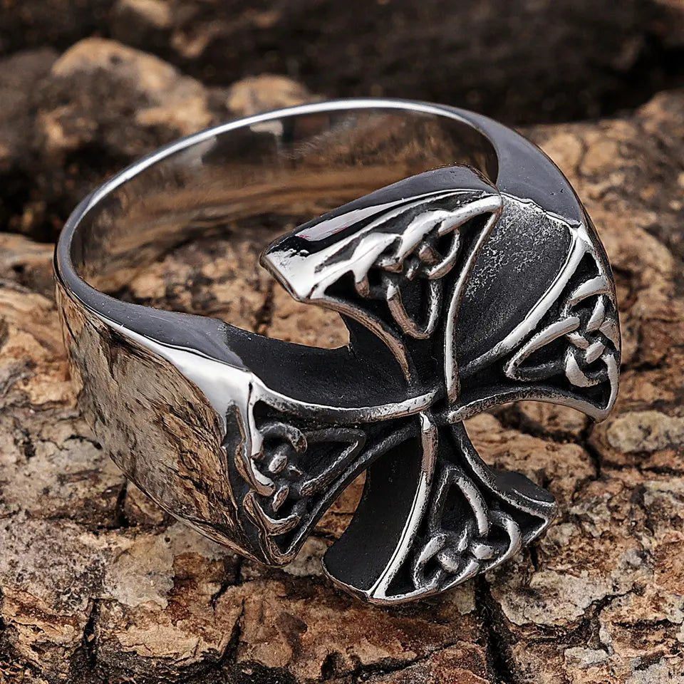 Irish Celtic symbol knot ring