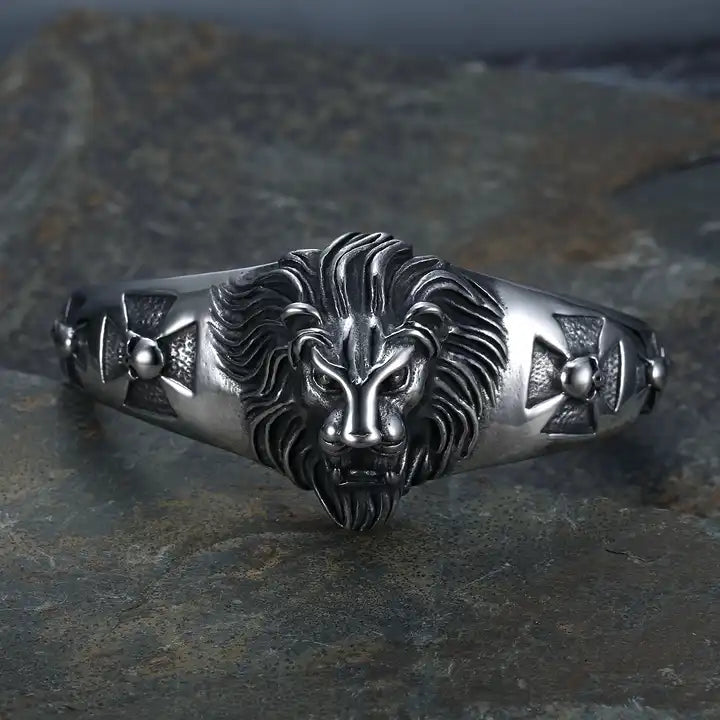 Lion head and skull bracelet