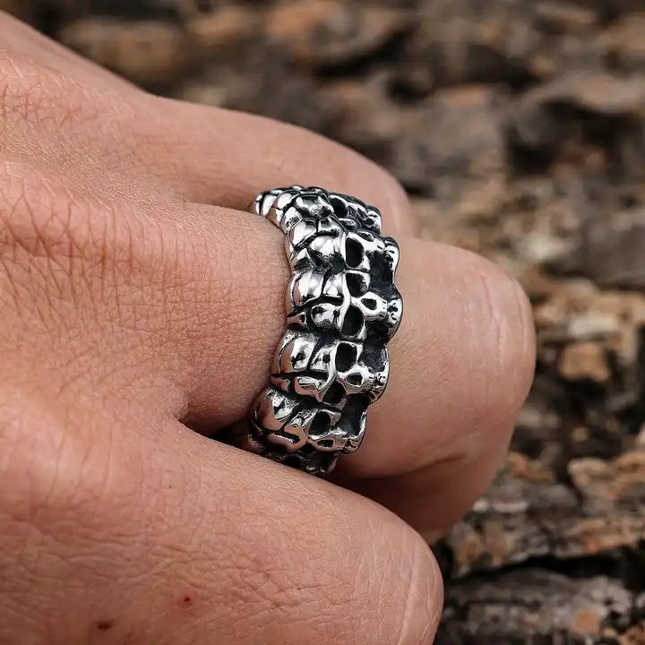 solid back multi skull band ring