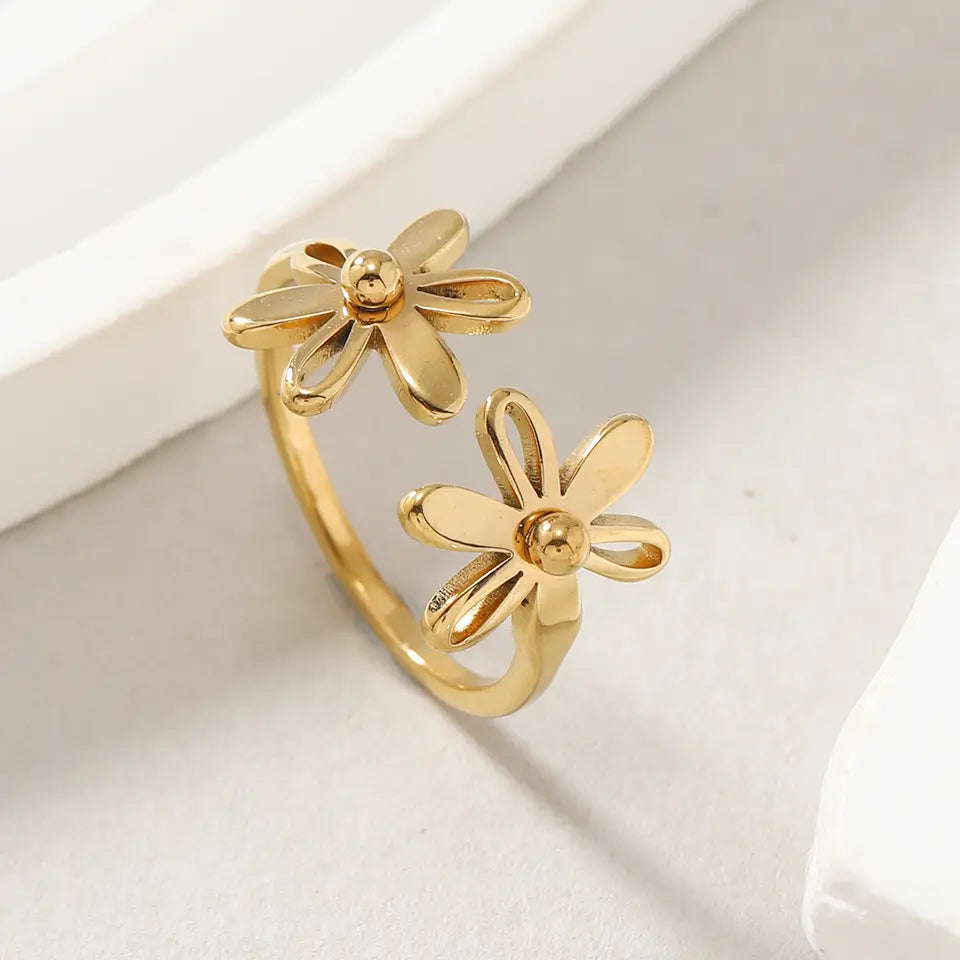 Gold Daisy Ring