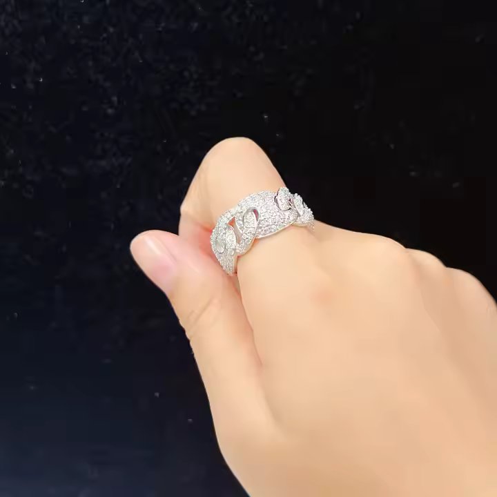 Moissanite Chain Ring