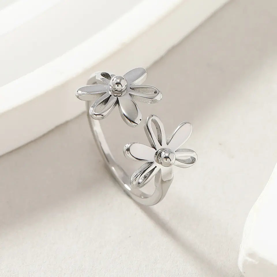 Gold Daisy Ring