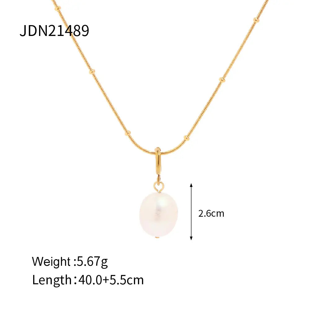 Modern Pearl Necklace