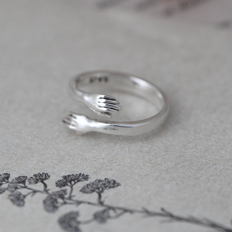 Hug Shaped ring