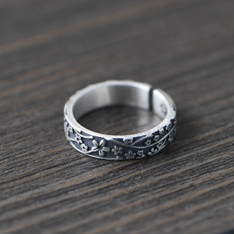 Flower shaped pattern ring