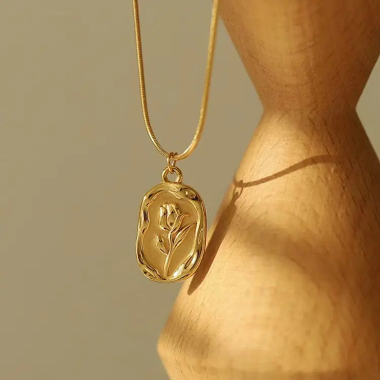 Rose Pendant Necklace