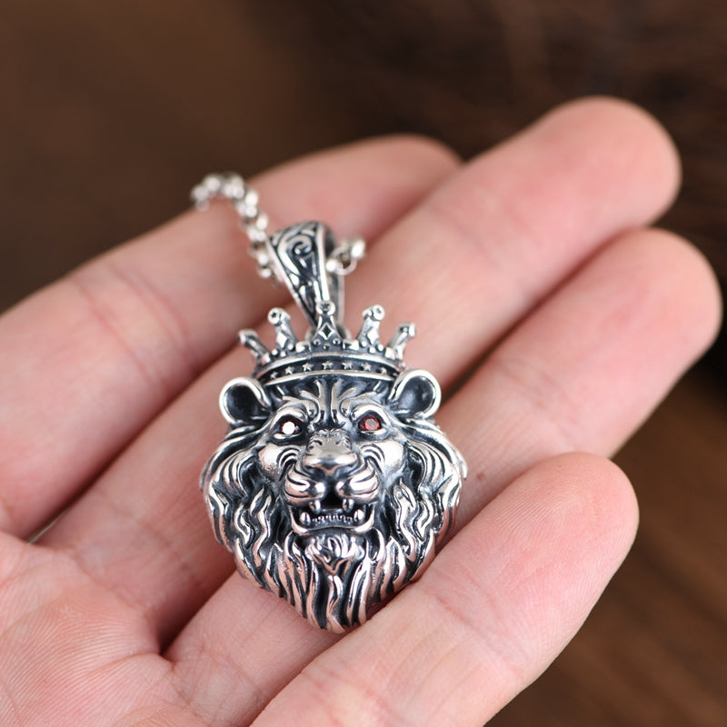 Rock Crown lion Necklace