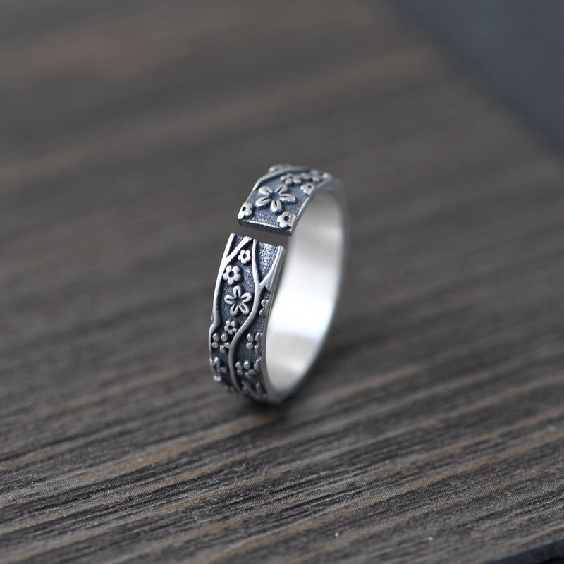 Flower shaped pattern ring