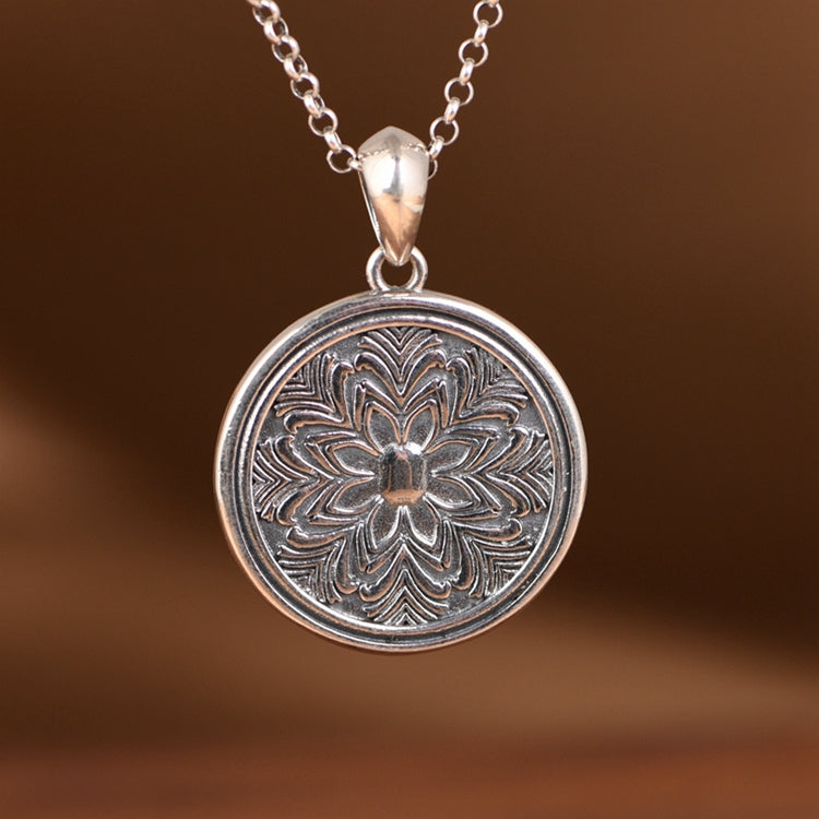 Lion Round Necklace