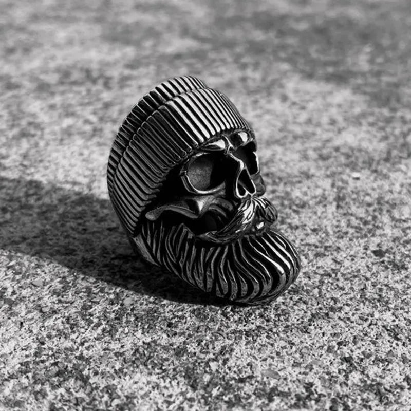 Old hat bearded skull ring