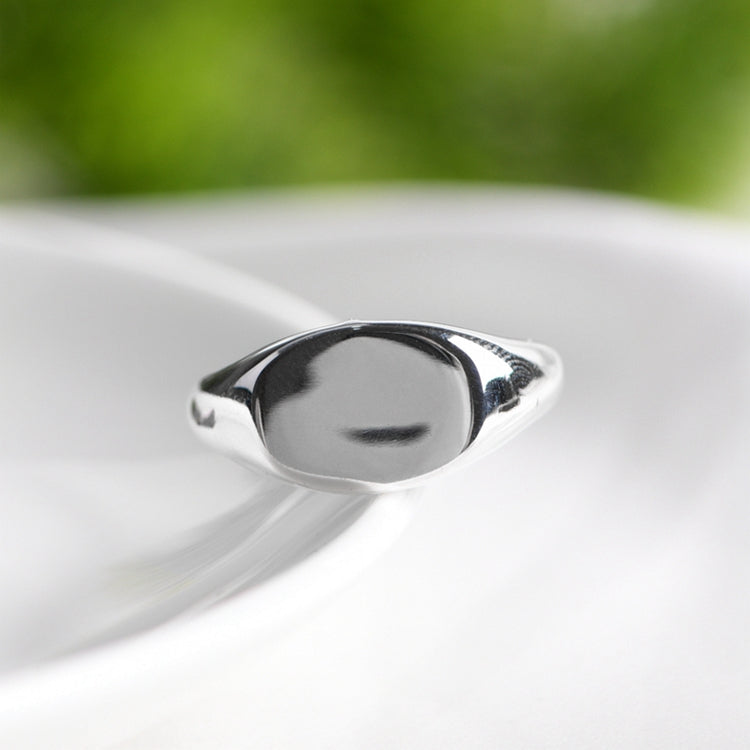 Smooth adjustable ring
