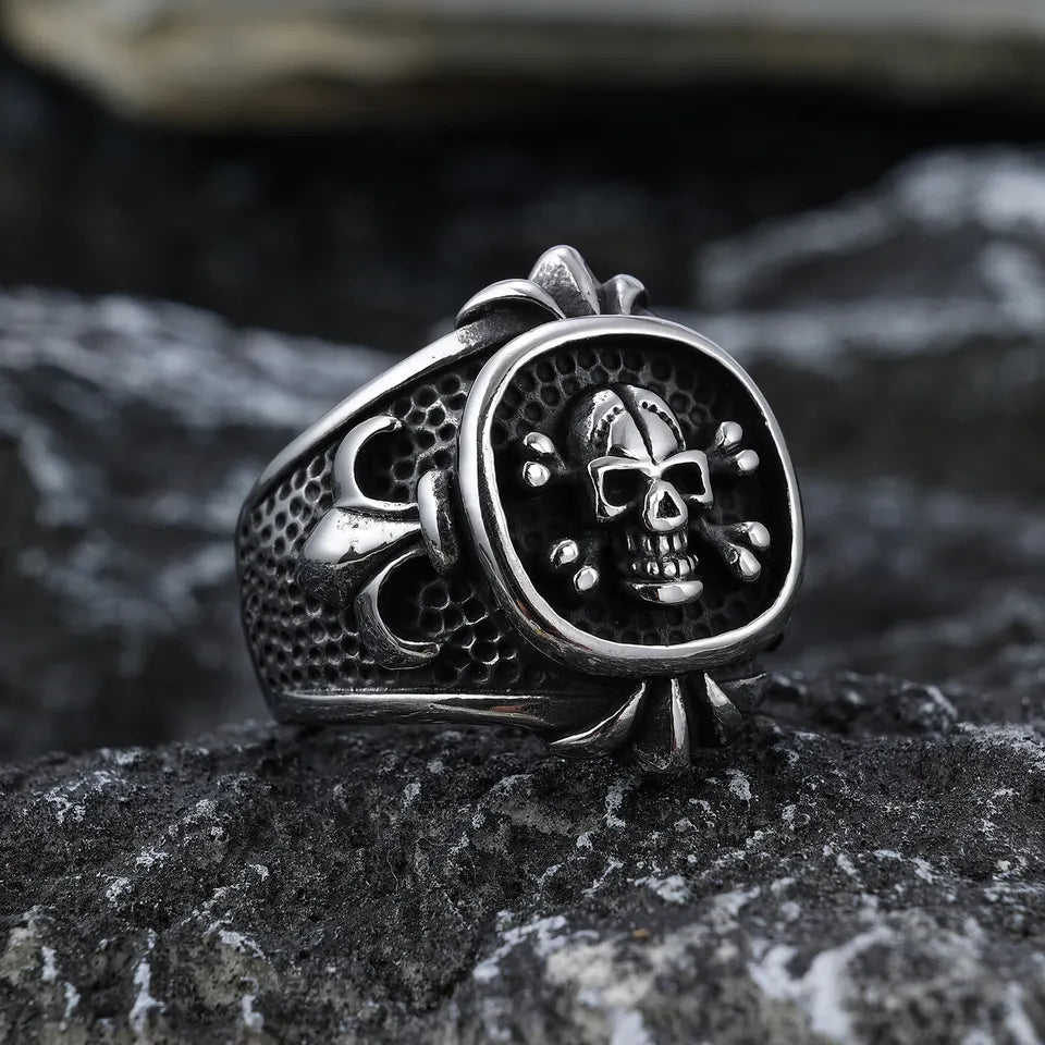 skull domineering ring
