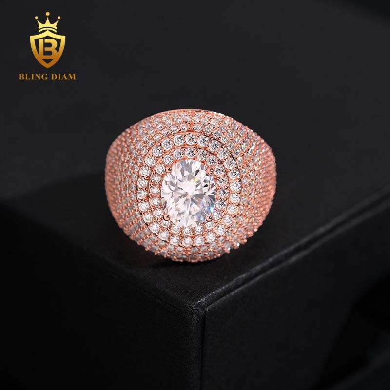 Oval moissanite ring
