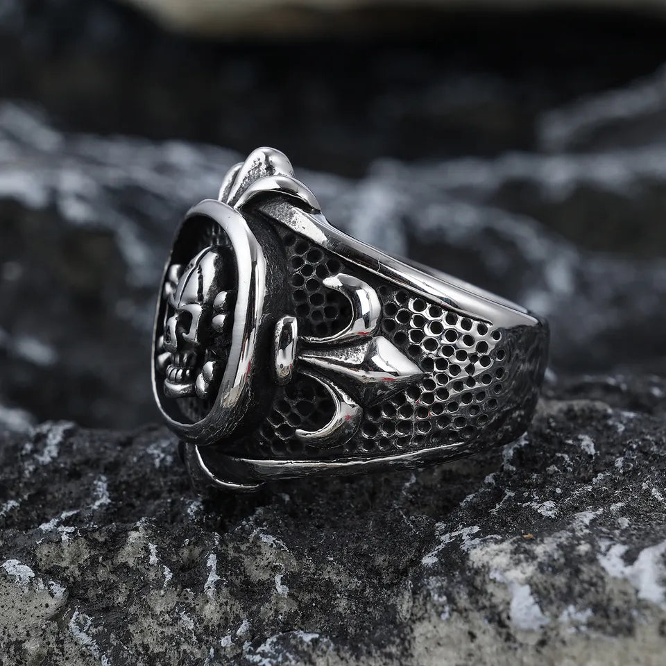 skull domineering ring