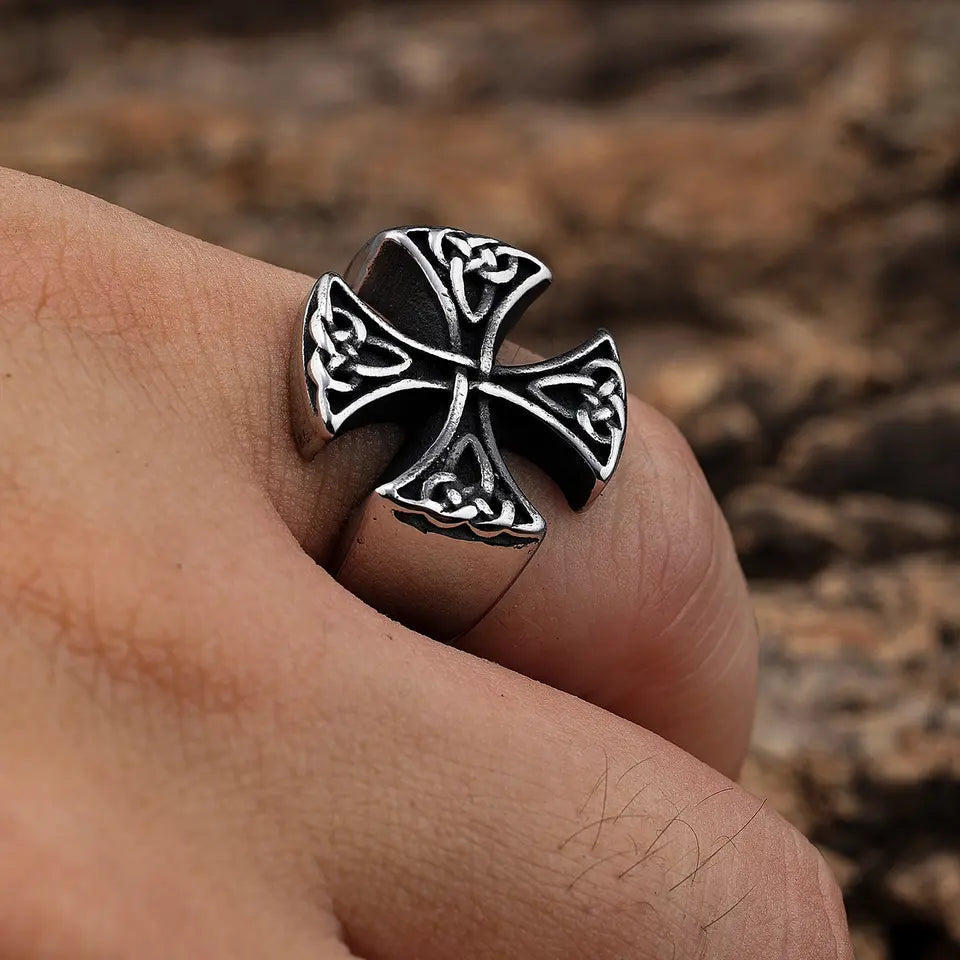 Irish Celtic symbol knot ring