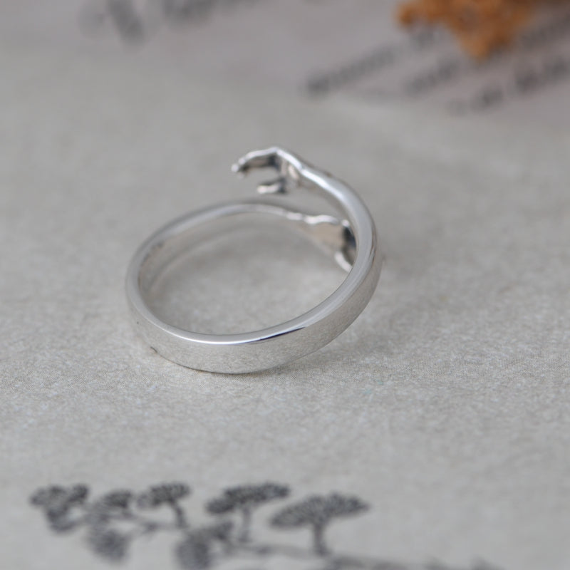 Hug Shaped ring