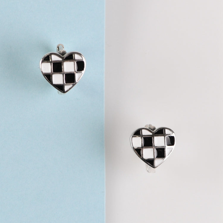 Heart-shaped Black-and-white Lattice Mosaic Earrings