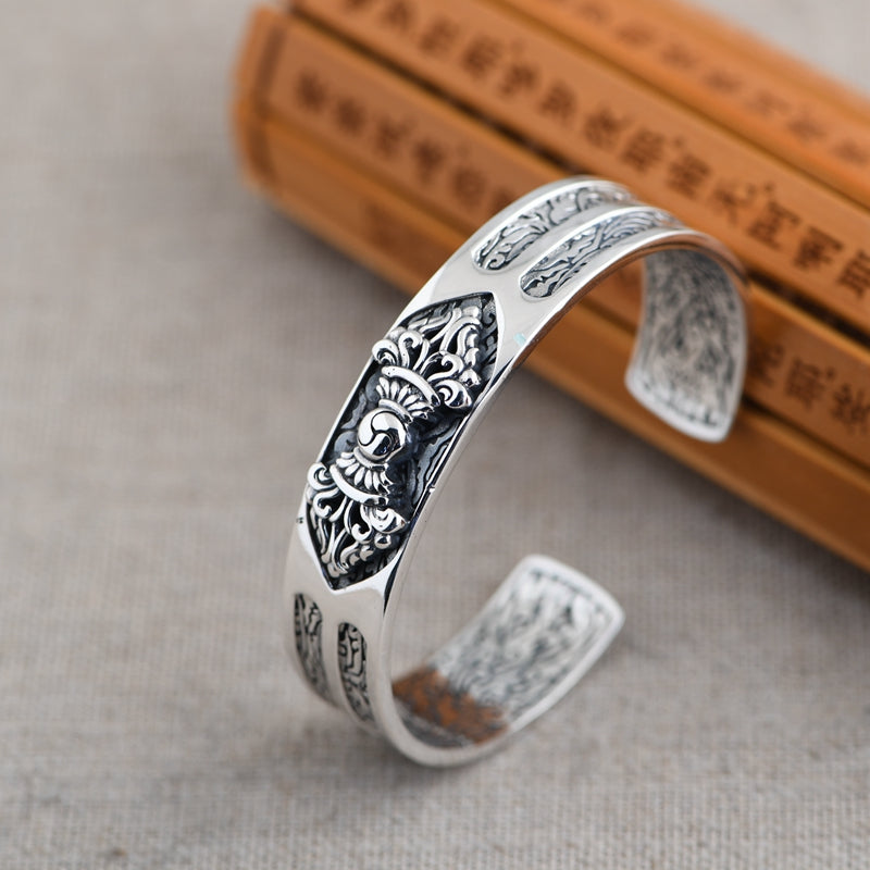 Pestle Mouth Bracelet