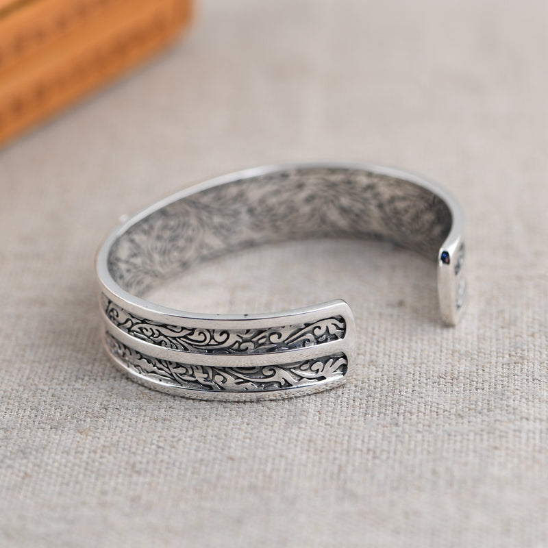 Pestle Mouth Bracelet