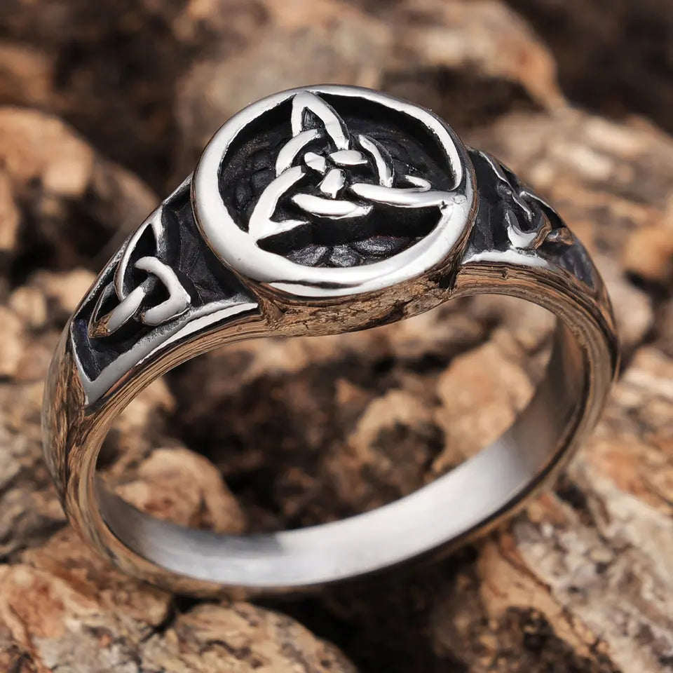 Irish Celtic Knot ring