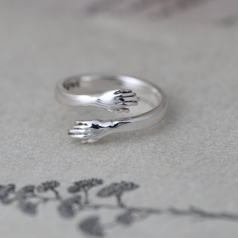 Hug Shaped ring