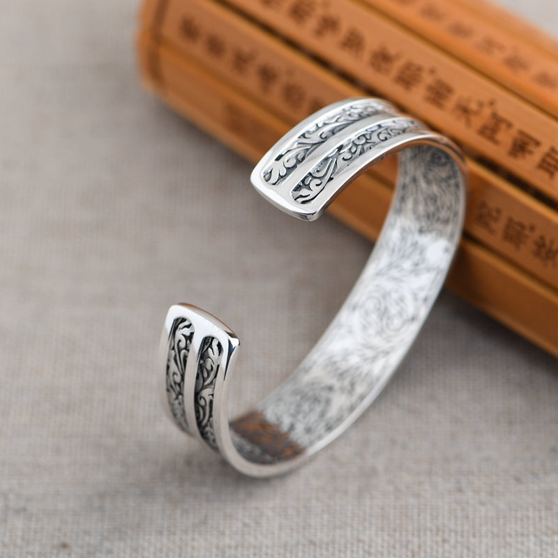 Pestle Mouth Bracelet