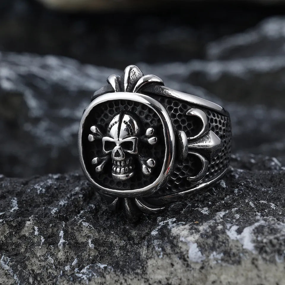 skull domineering ring