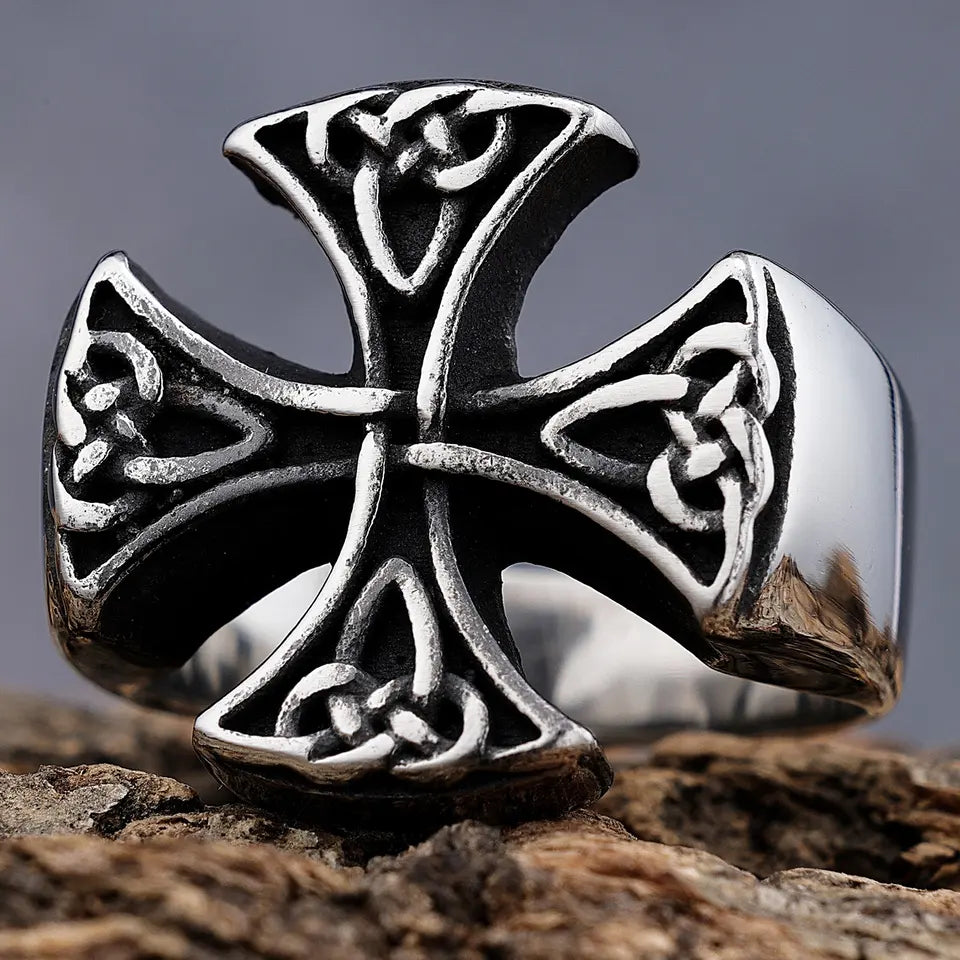 Irish Celtic symbol knot ring