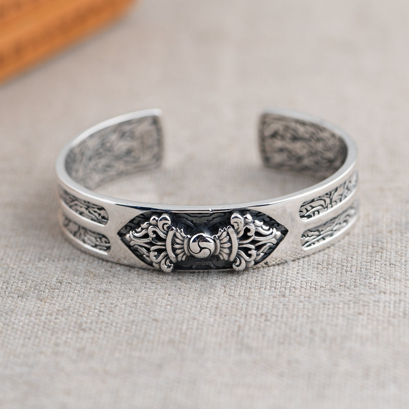 Pestle Mouth Bracelet
