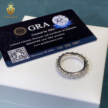 Round brilliant moissanite ring