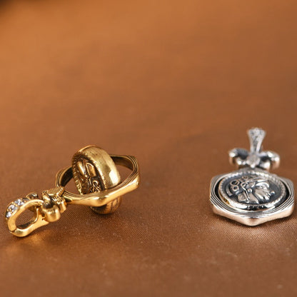 Queen Head Swivel Necklace