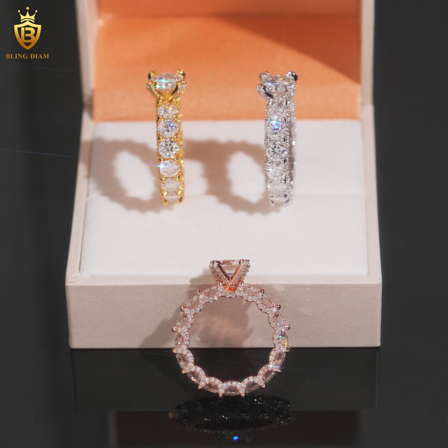 Round brilliant-cut moissanite ring