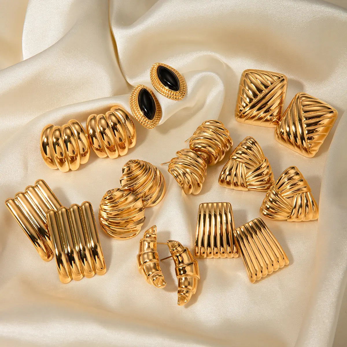 Textured Design Stud Earrings