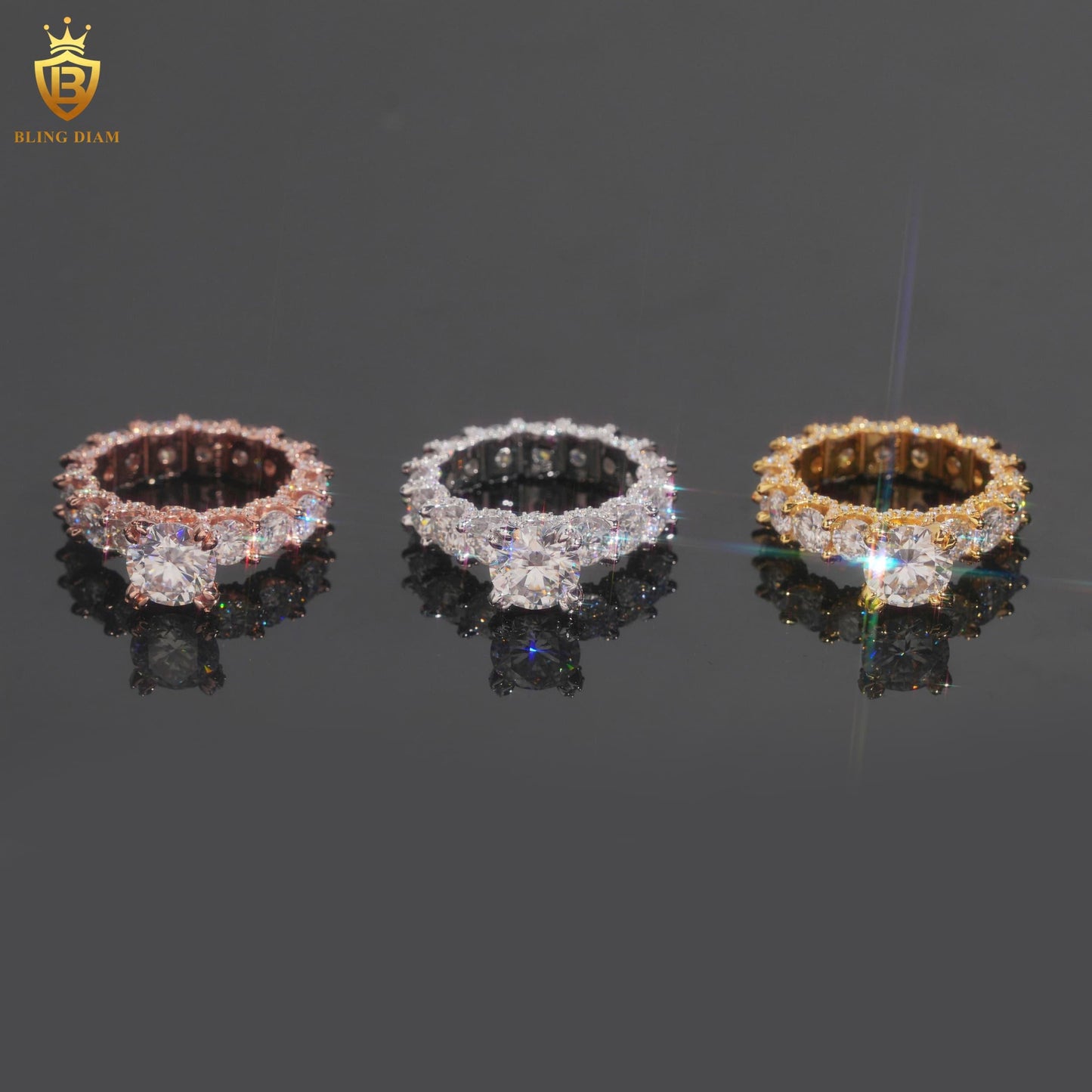 Round brilliant-cut moissanite ring