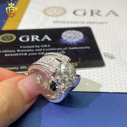 Round brilliant moissanite ring
