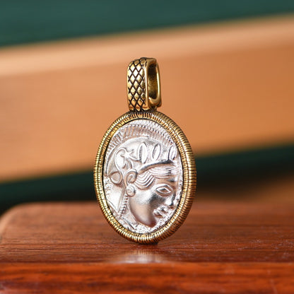Queen's Head Necklace