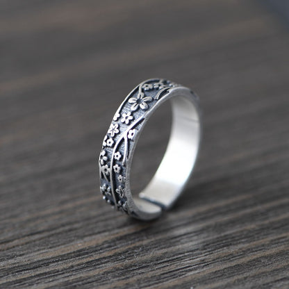 Flower shaped pattern ring