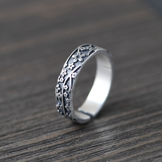 Flower shaped pattern ring