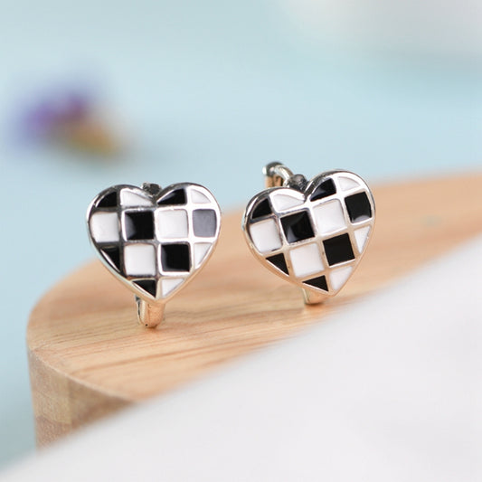 Heart-shaped Black-and-white Lattice Mosaic Earrings