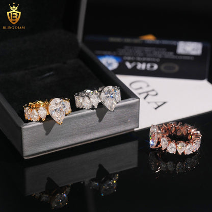 Pear-shaped moissanite ring