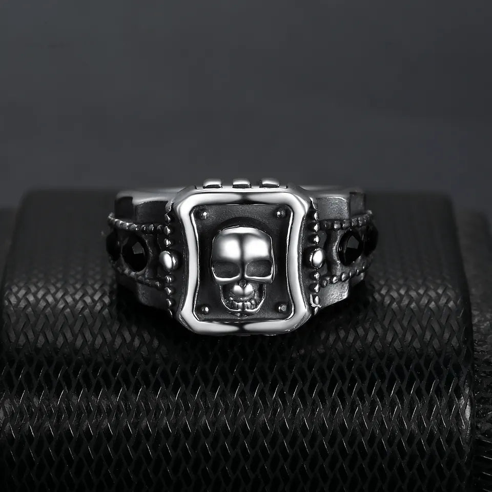 Zircon stone skull ring