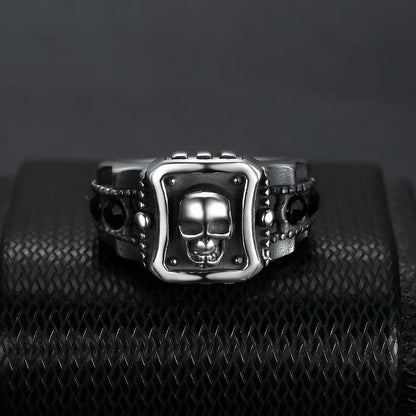 Zircon stone skull ring
