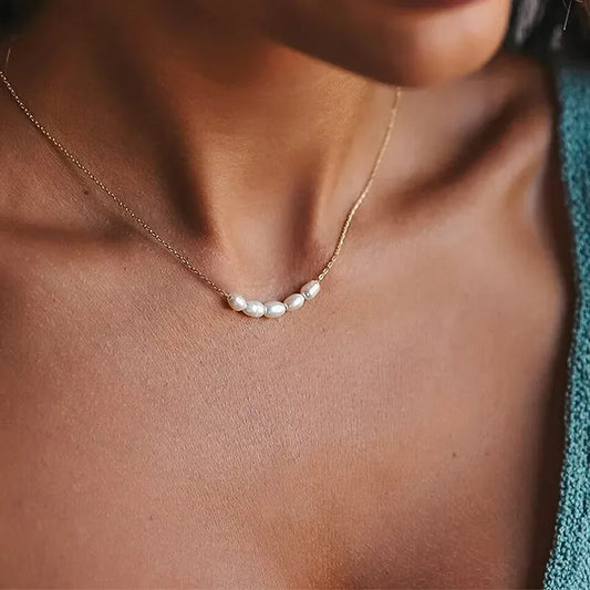 Pearl Curve Necklace