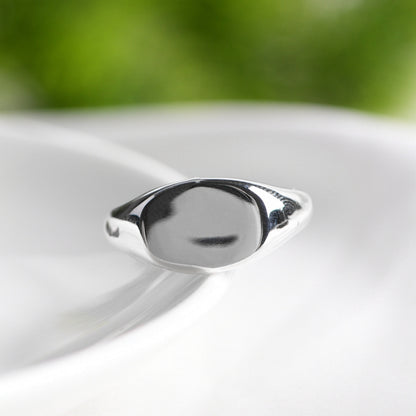 Smooth adjustable ring