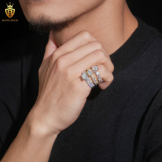 Round brilliant-cut moissanite ring