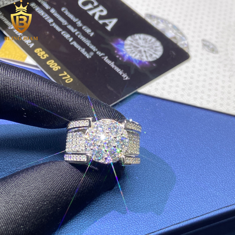 Round brilliant moissanite ring