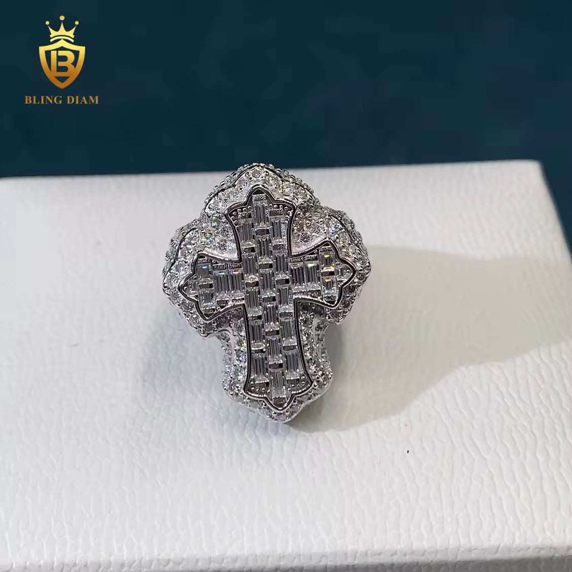 Baguette-cut cross ring