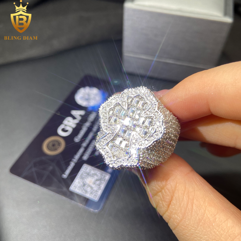 Bbaguette-cut cross ring