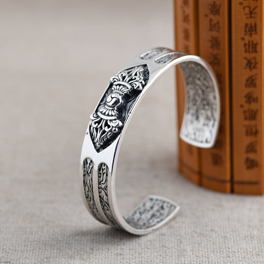 Pestle Mouth Bracelet